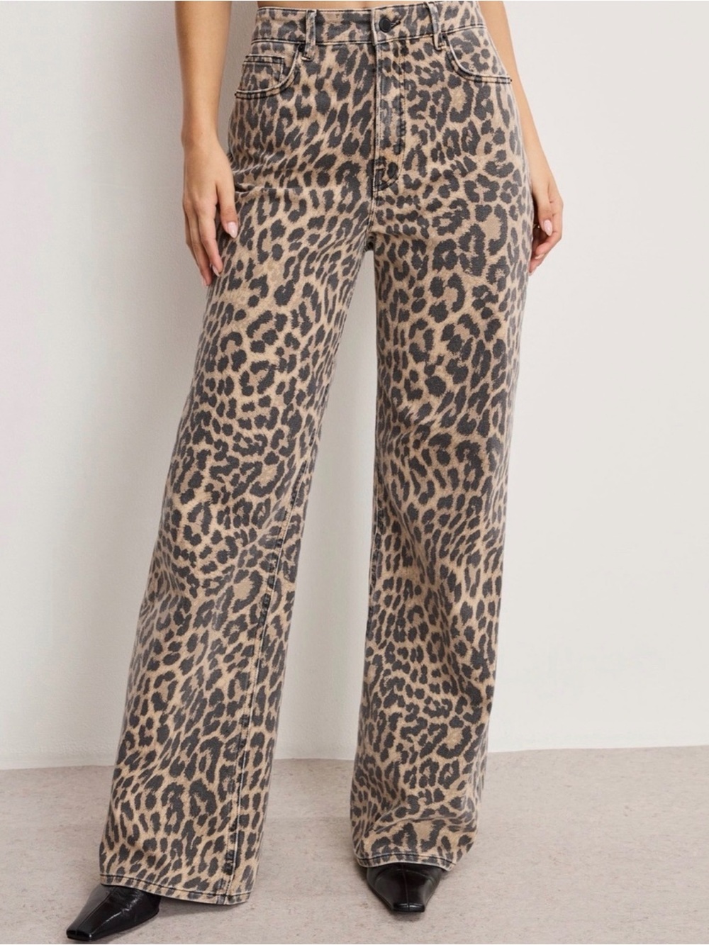 Good American Good Ease Standard - Leopard Print Pants - 4 - Picture 2 of 9